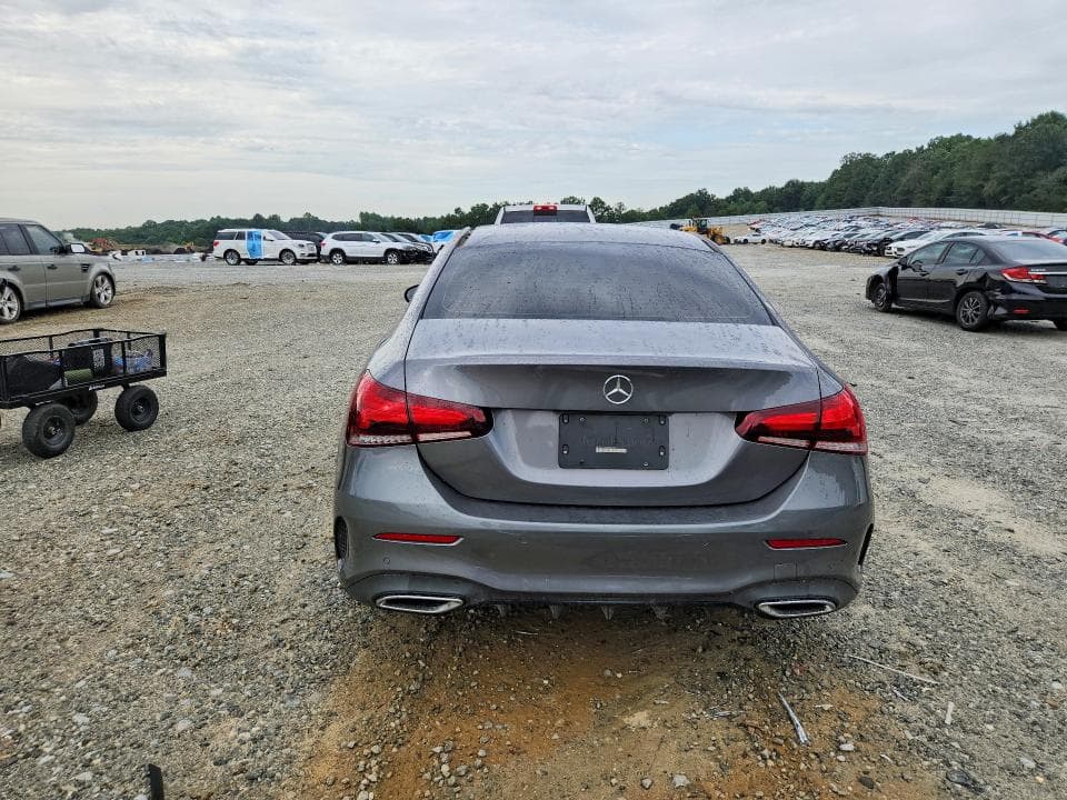 2021 MERCEDES-BENZ A 220 6