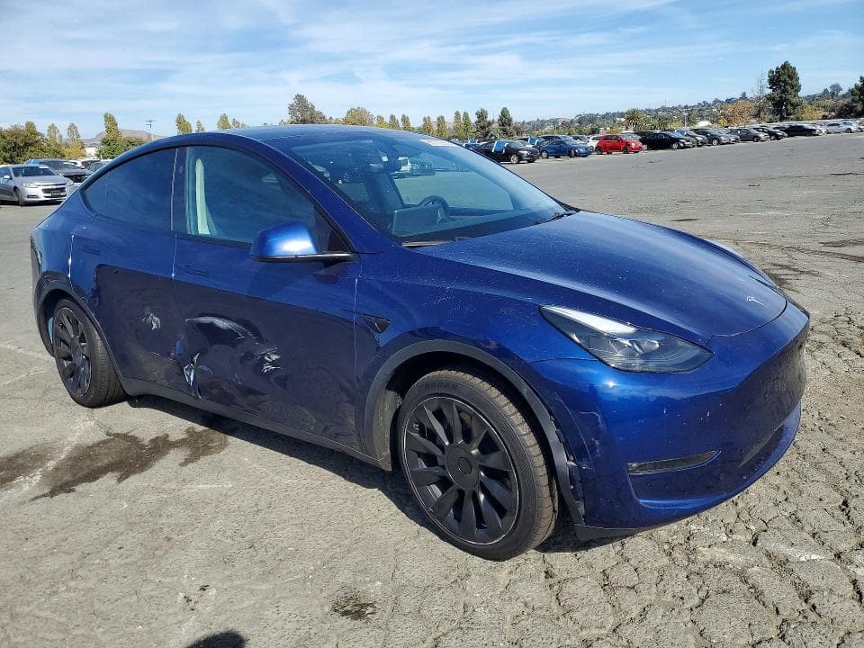 2023 TESLA MODEL Y 4