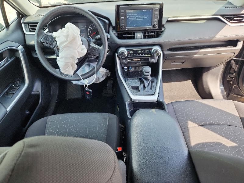 2021 TOYOTA RAV4 XLE 8
