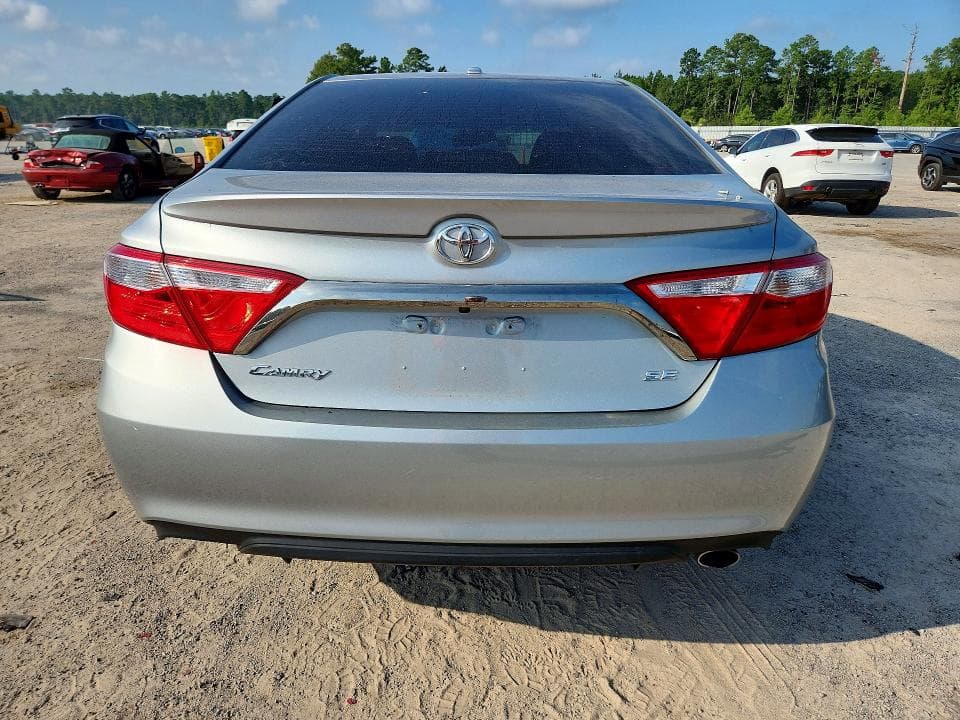 2017 TOYOTA CAMRY SE 6