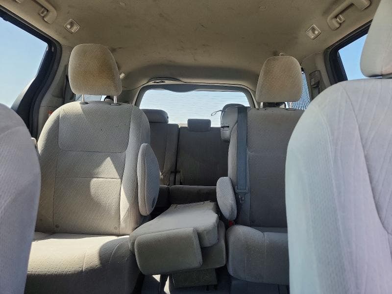 2017 TOYOTA SIENNA LE 10