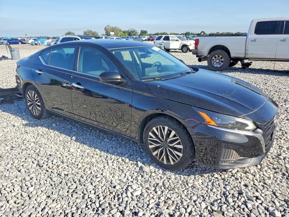 2023 NISSAN ALTIMA SV 4