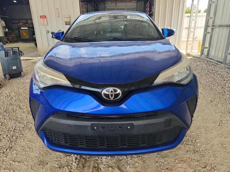 2020 TOYOTA C-HR XLE 5