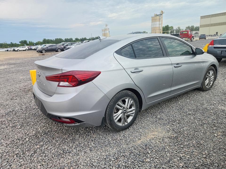 2020 HYUNDAI ELANTRA SEL 3