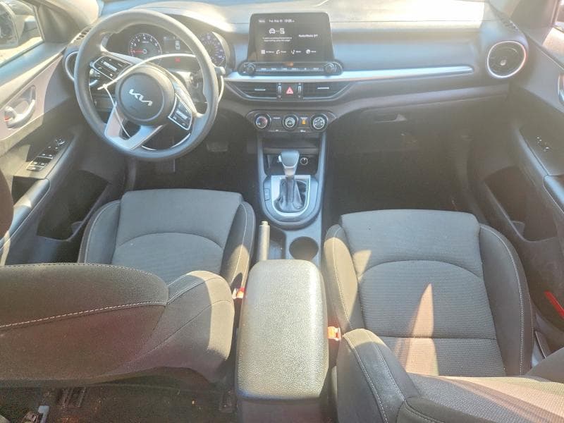 2022 KIA FORTE FE 8