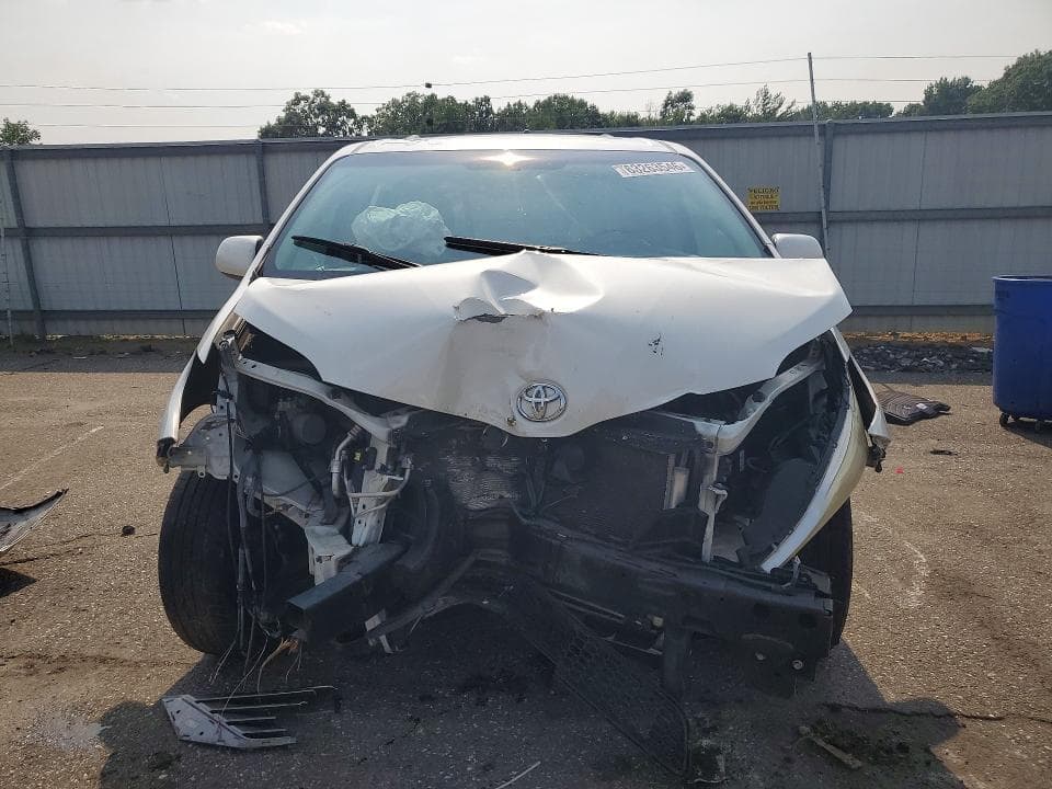 2017 TOYOTA SIENNA XLE 8-PASSENGER 5