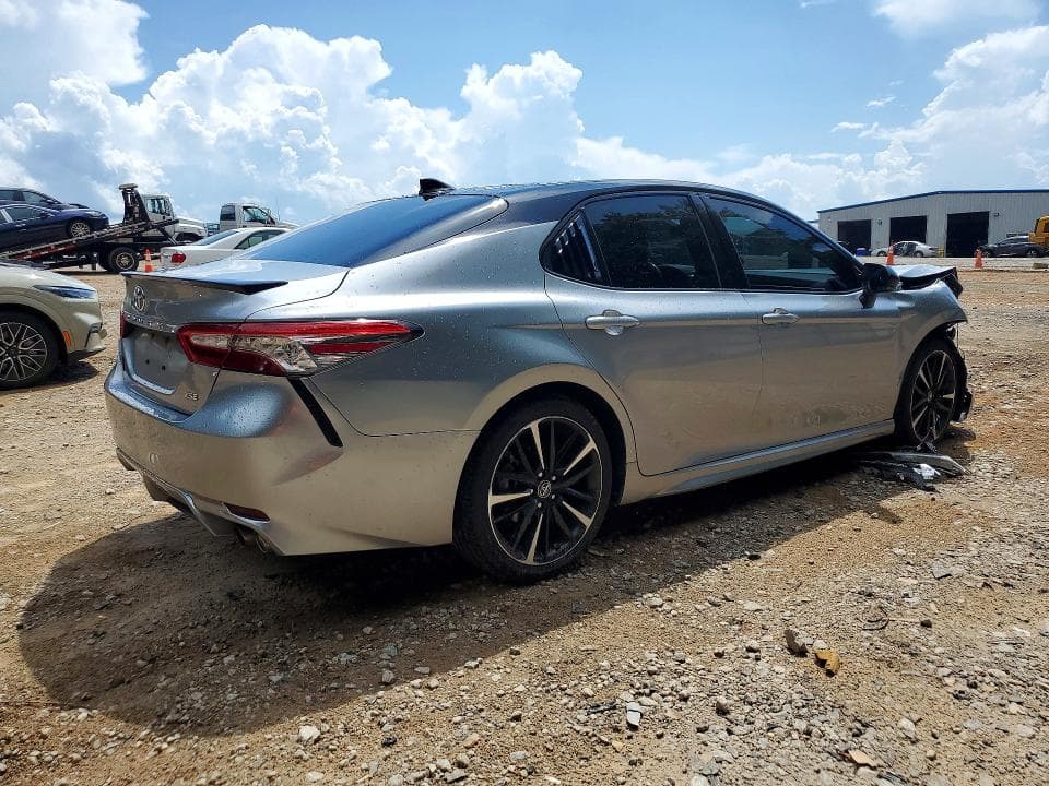 2019 TOYOTA CAMRY XSE 3