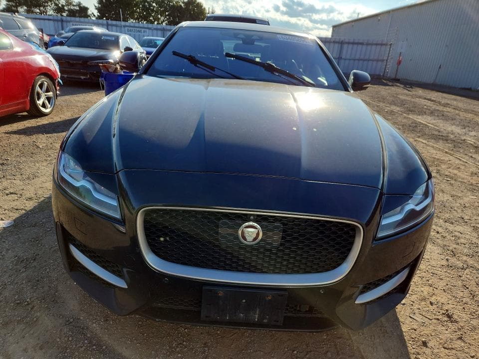 2017 JAGUAR XF R - SPORT 5
