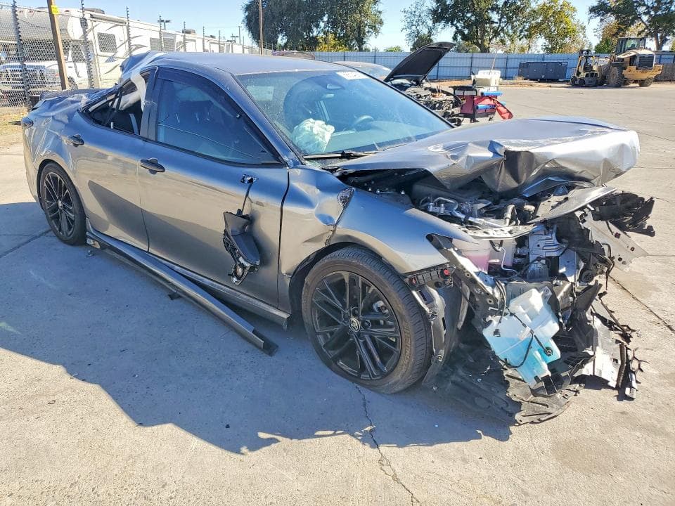 2025 TOYOTA CAMRY SE 4