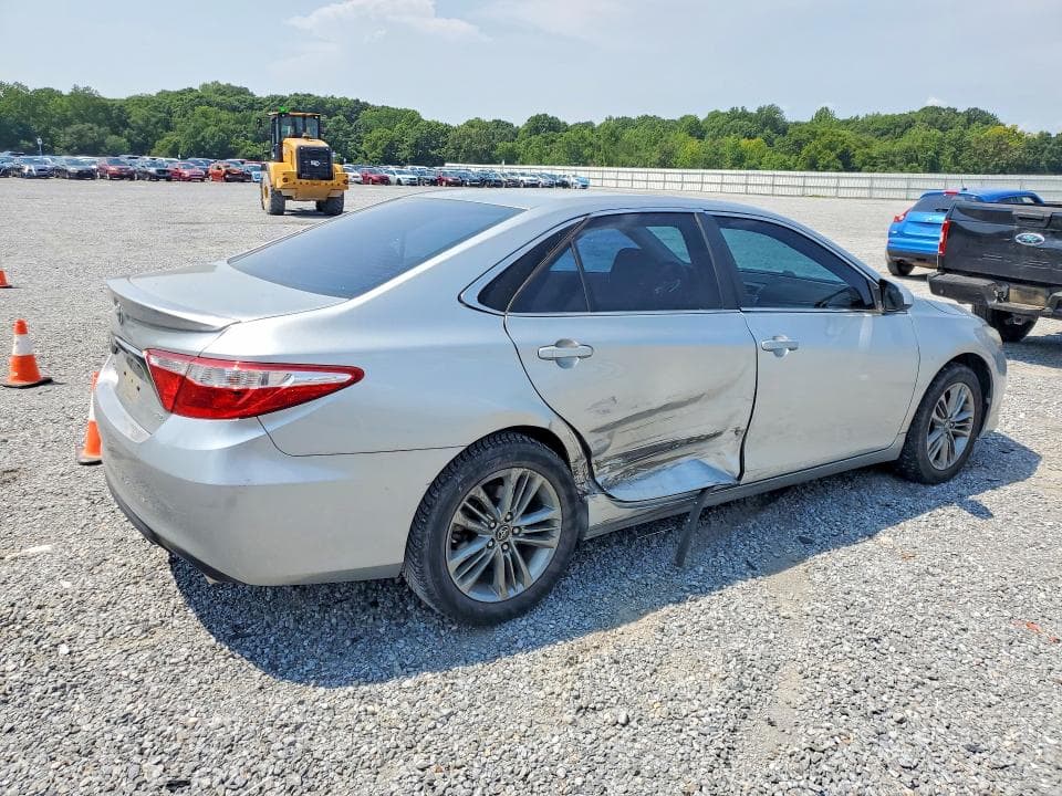 2017 TOYOTA CAMRY SE 3