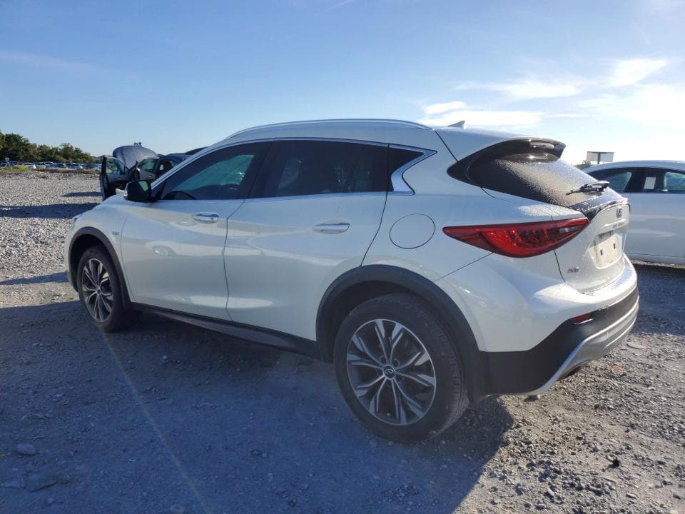 2018 INFINITI QX30 LUXE 2