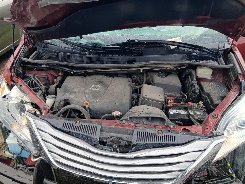 2017 TOYOTA SIENNA XLE 7-PASSENGER 11