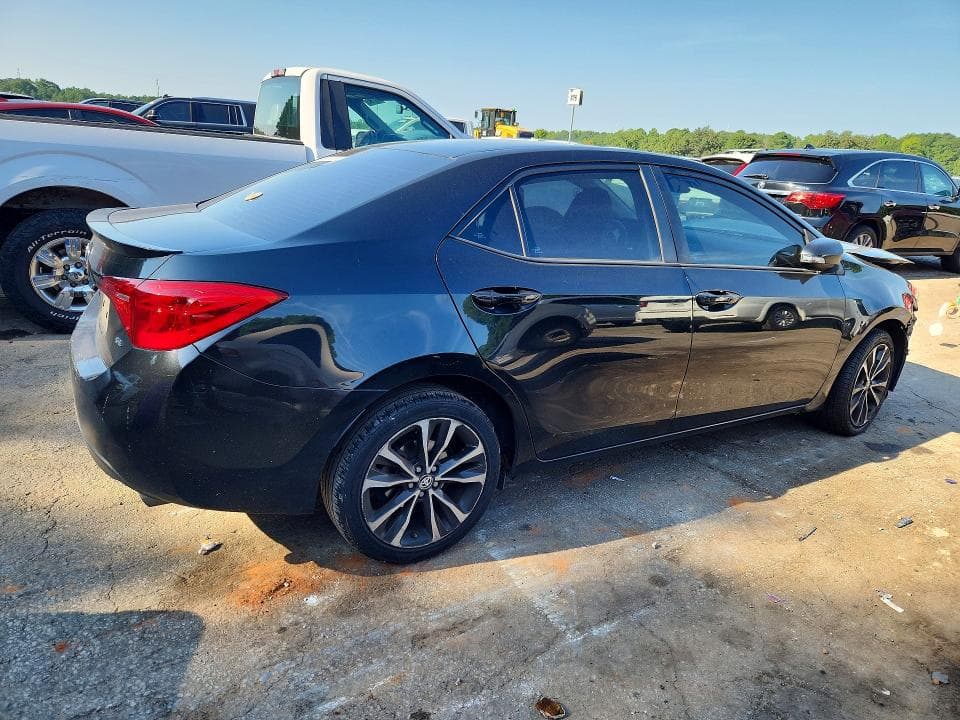 2018 TOYOTA COROLLA SE 3