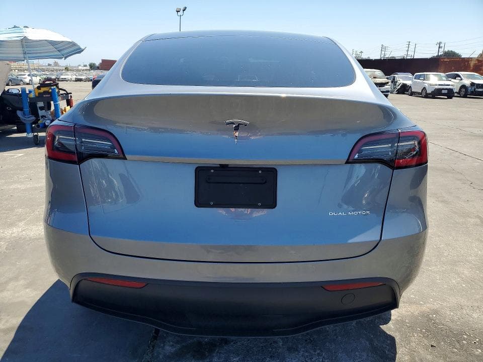 2024 TESLA MODEL Y 6