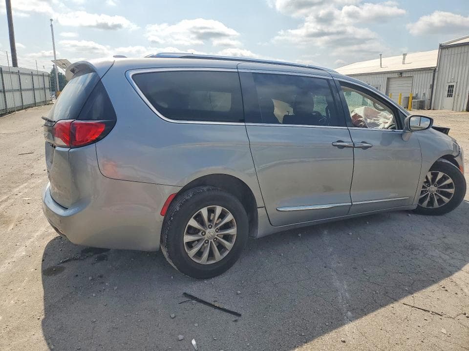 2019 CHRYSLER PACIFICA TOURING L 3