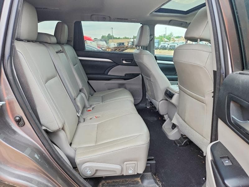 2018 TOYOTA HIGHLANDER XLE 11