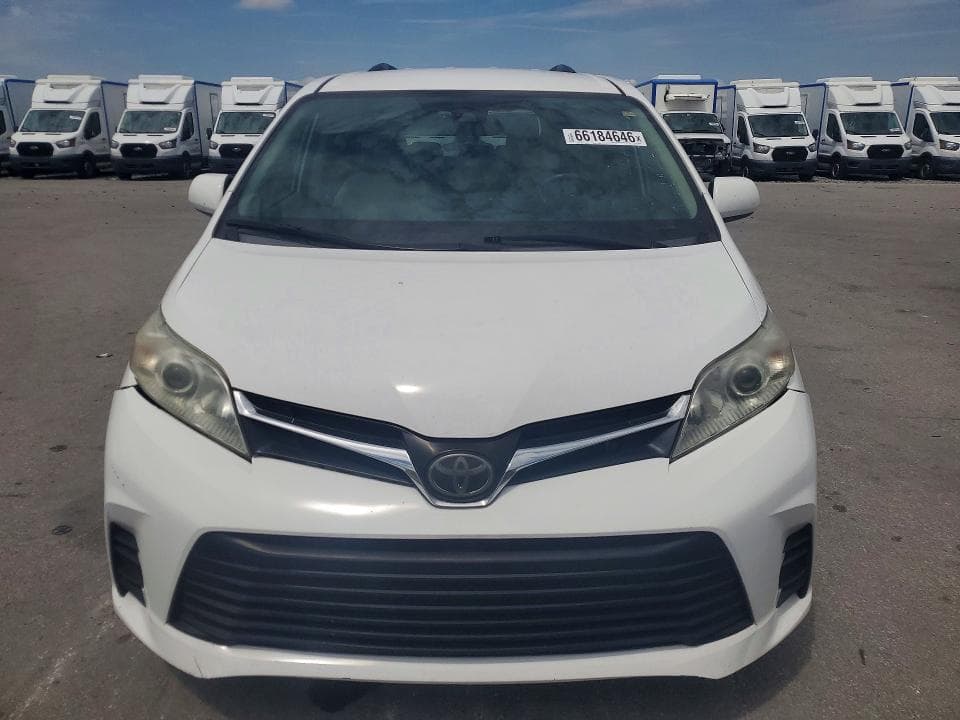 2020 TOYOTA SIENNA LE 5