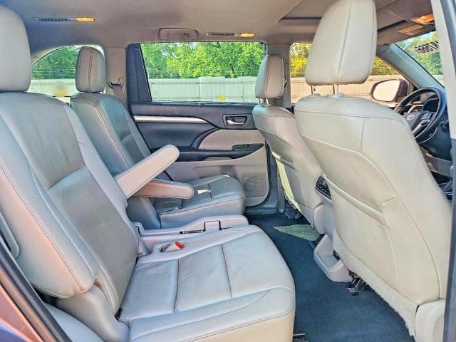 2019 TOYOTA HIGHLANDER XLE 11