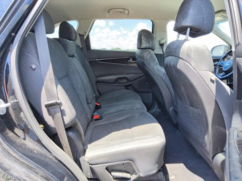 2017 KIA SORENTO LX 11