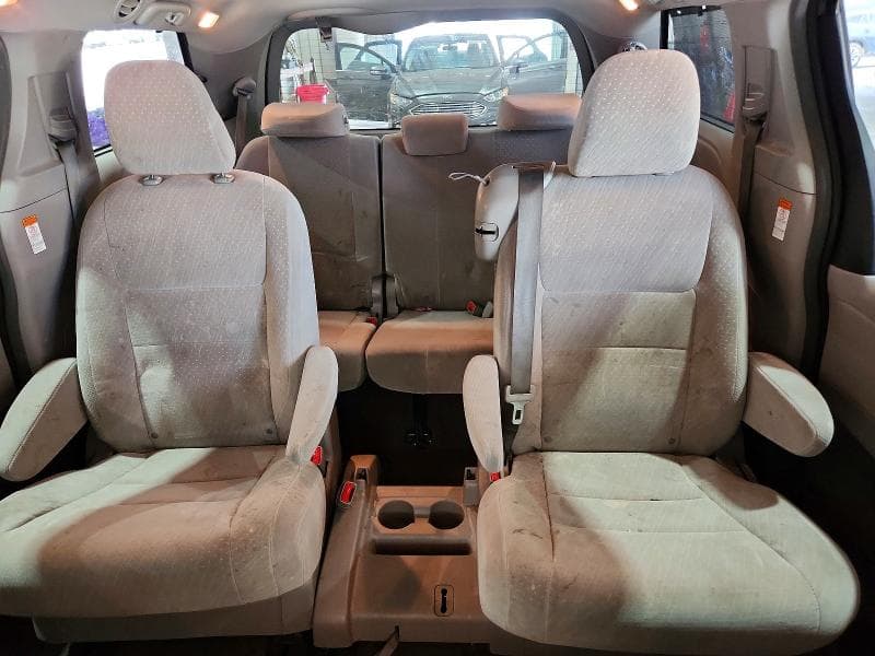 2018 TOYOTA SIENNA LE 10