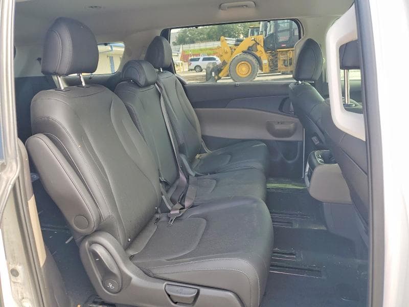 2026 KIA CARNIVAL EX 11