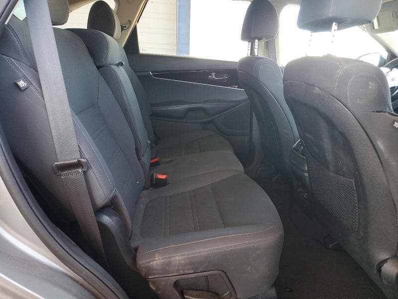 2019 KIA SORENTO LX V6 10