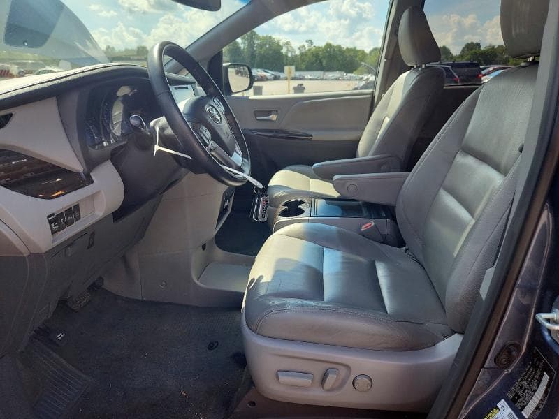 2017 TOYOTA SIENNA XLE 8-PASSENGER 7