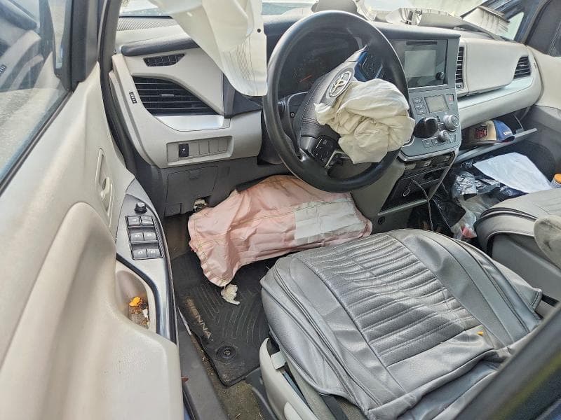 2017 TOYOTA SIENNA L 7-PASSENGER 8