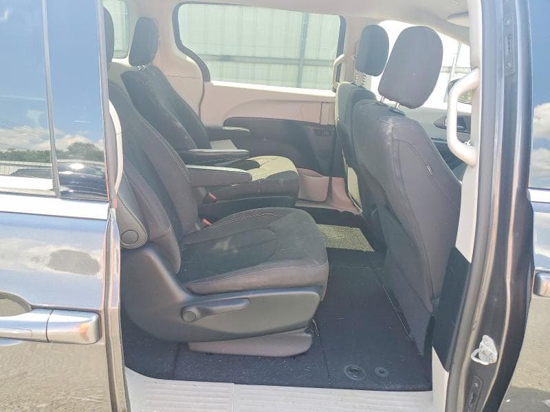 2020 CHRYSLER VOYAGER LX 11