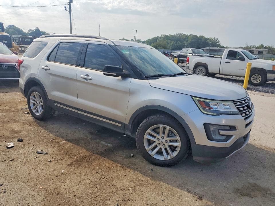 2017 FORD EXPLORER XLT 4