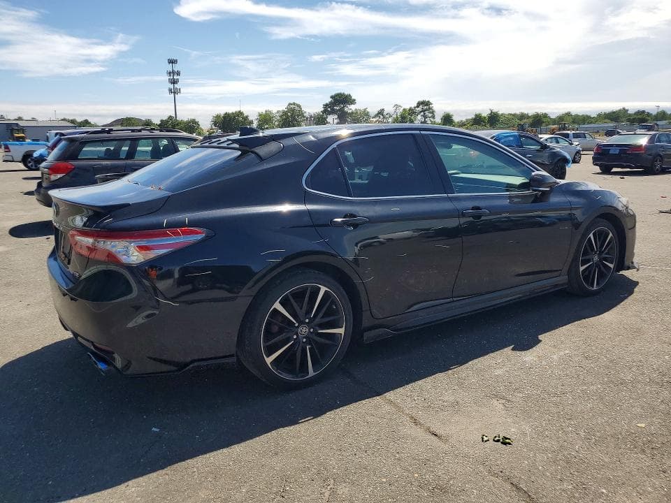 2019 TOYOTA CAMRY XSE 3