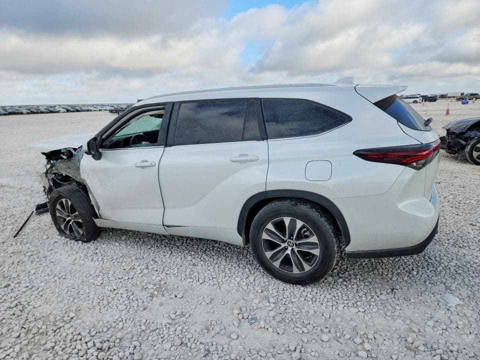 2024 TOYOTA HIGHLANDER XLE 2