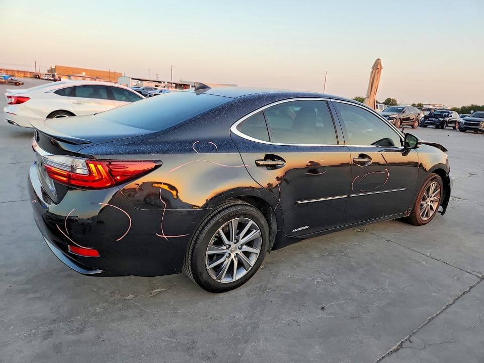 2017 LEXUS ES 300H 3