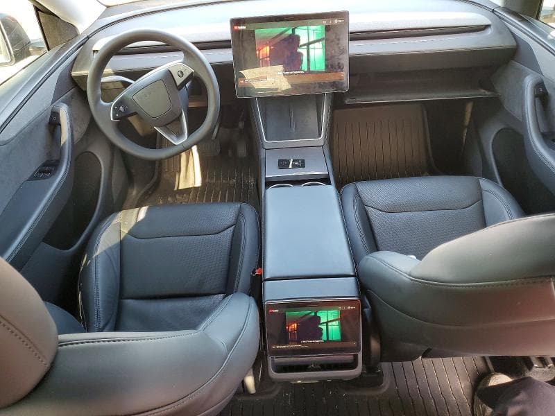 2026 TESLA MODEL Y 8