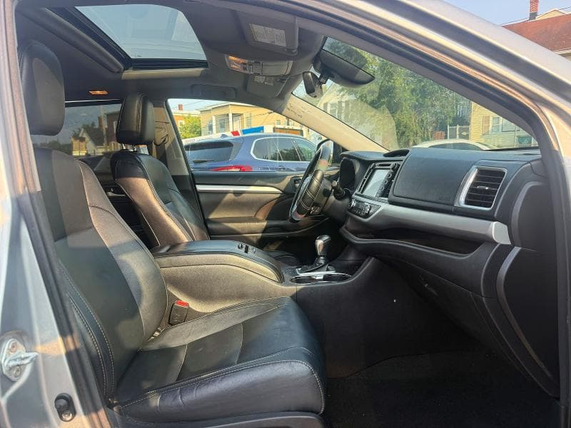 2017 TOYOTA HIGHLANDER XLE 7