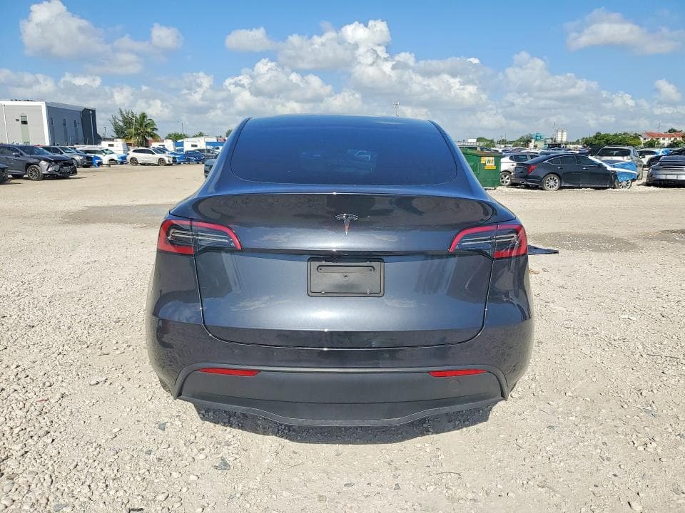 2025 TESLA MODEL Y 6