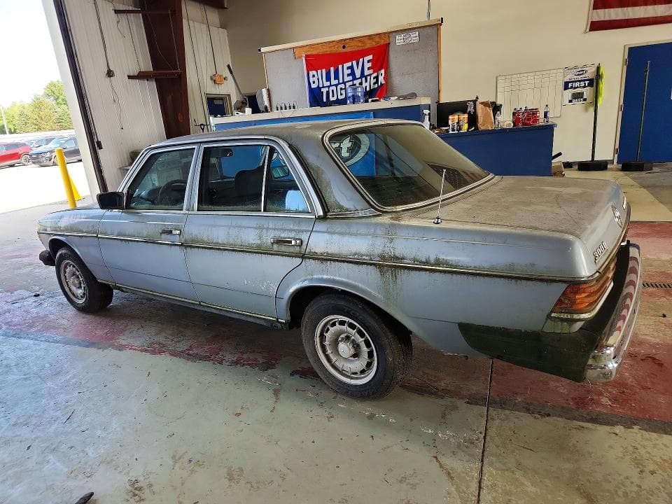 1983 MERCEDES-BENZ 300 DT 2