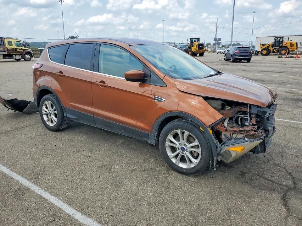 2017 FORD ESCAPE SE 4