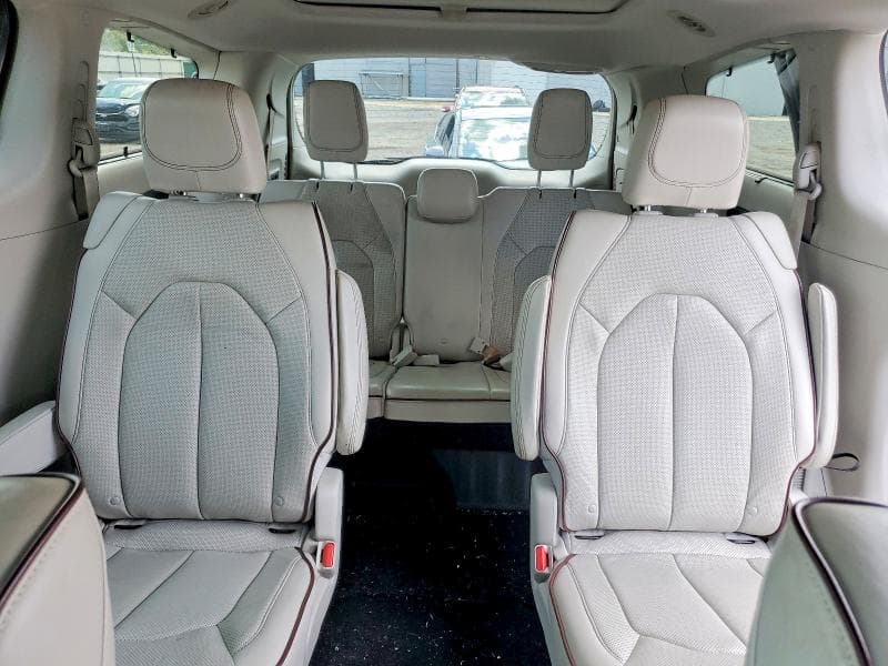 2017 CHRYSLER PACIFICA LIMITED 10