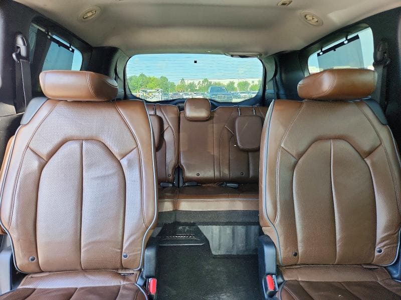 2017 CHRYSLER PACIFICA LIMITED 10