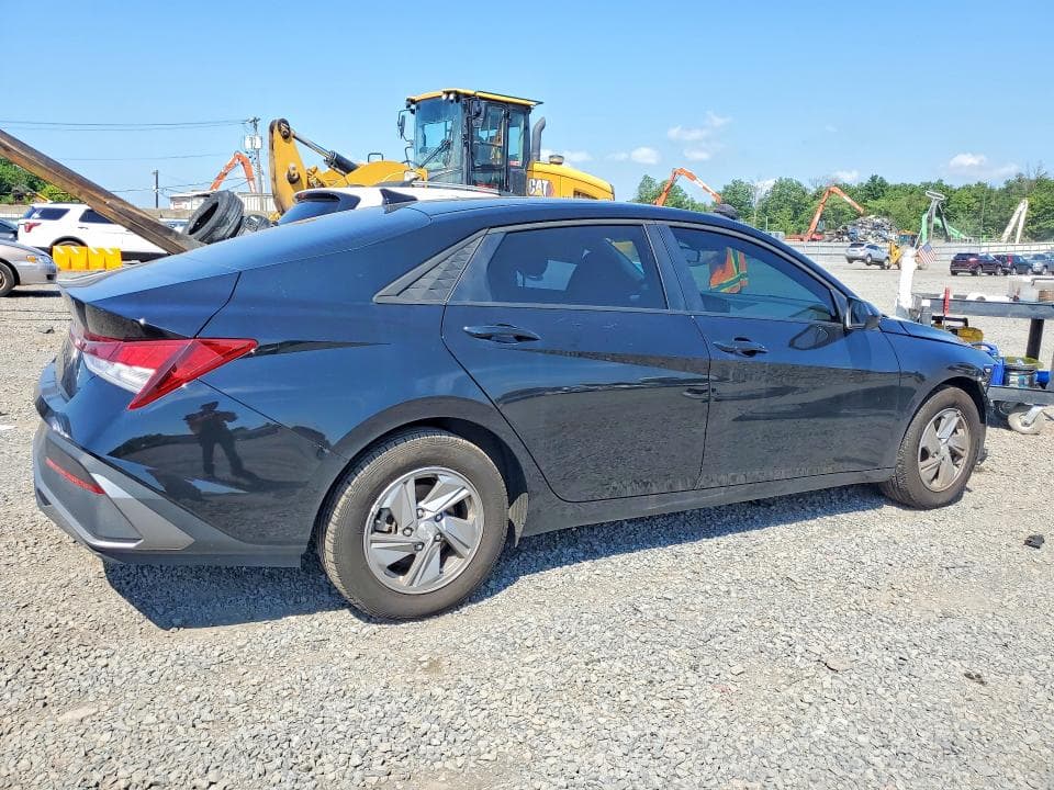 2025 HYUNDAI ELANTRA SE 3