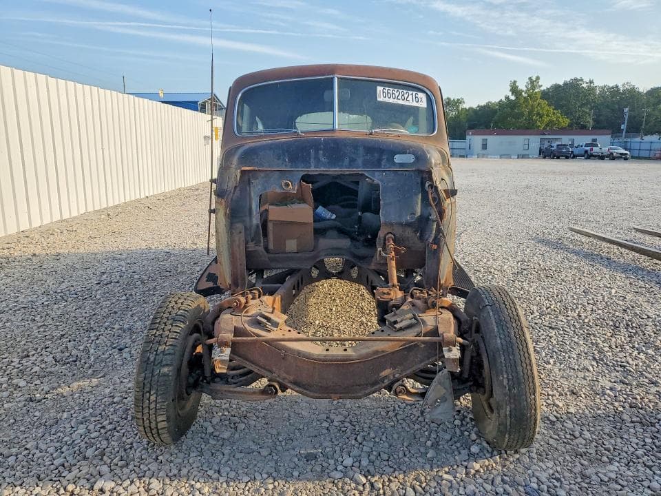 1941 PLYMOUTH DELUX 5