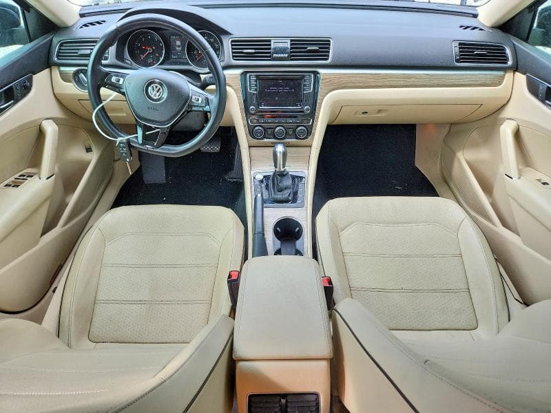 2018 VOLKSWAGEN PASSAT SE 8
