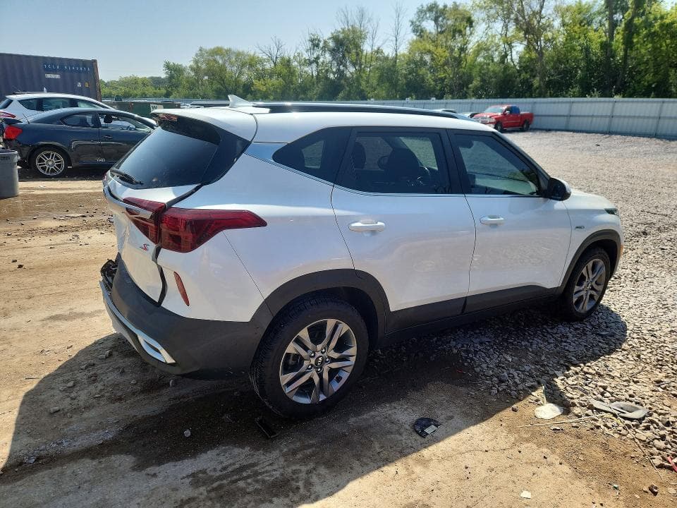 2021 KIA SELTOS S 3