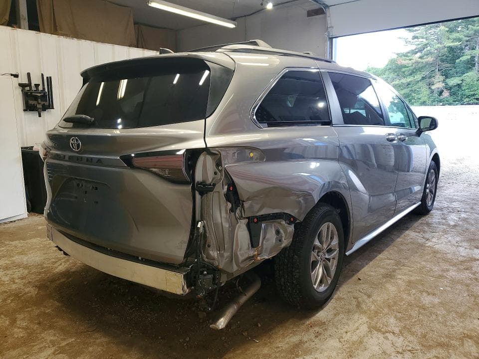 2026 TOYOTA SIENNA LE 3