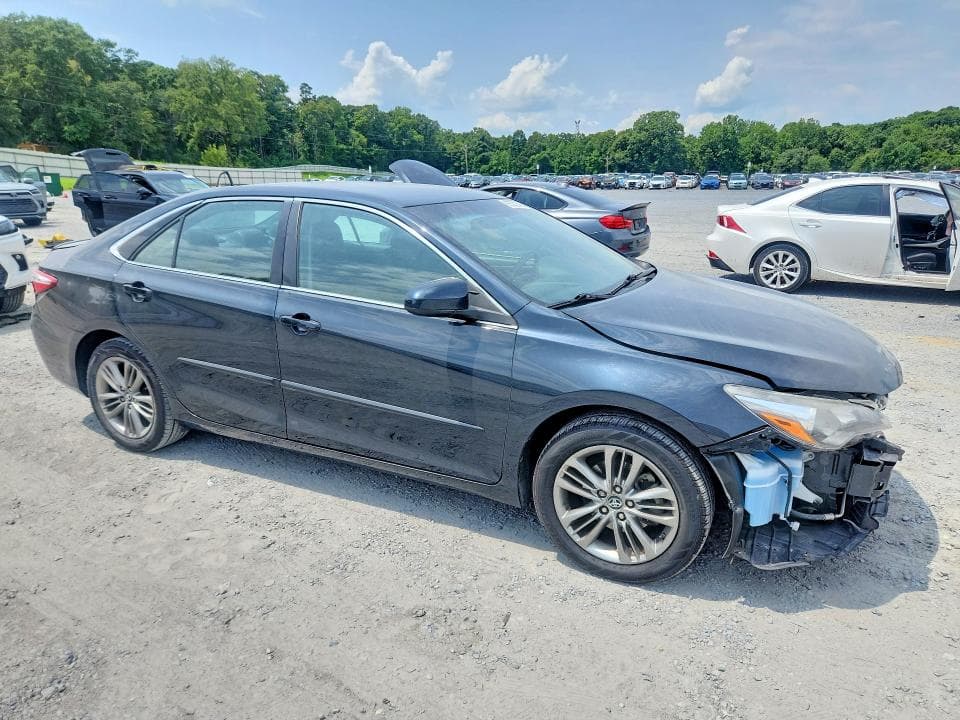 2017 TOYOTA CAMRY SE 4