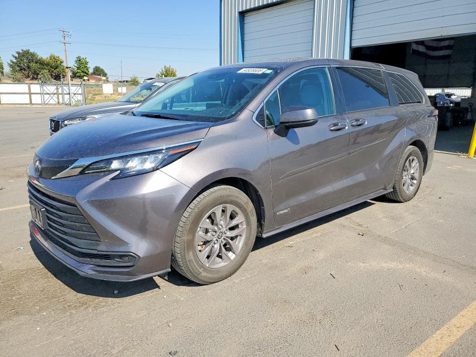 2021 TOYOTA SIENNA LE
