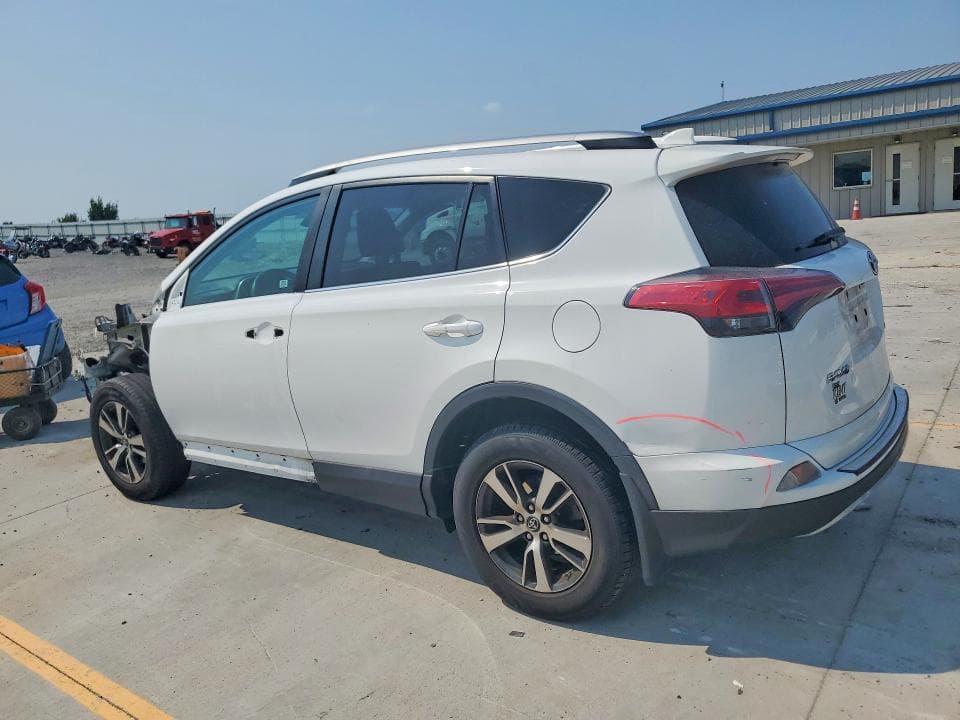 2017 TOYOTA RAV4 XLE 2