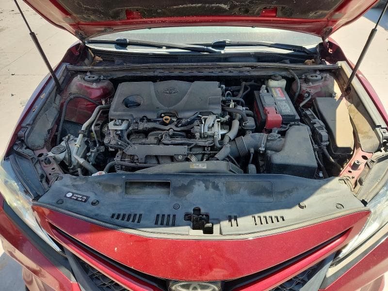 2018 TOYOTA CAMRY SE 11