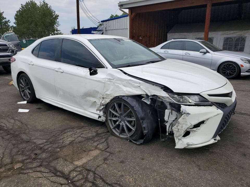 2020 TOYOTA CAMRY SE 4